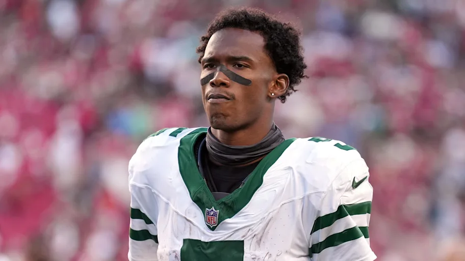 Garrett Wilson firma extensión con los Jets
