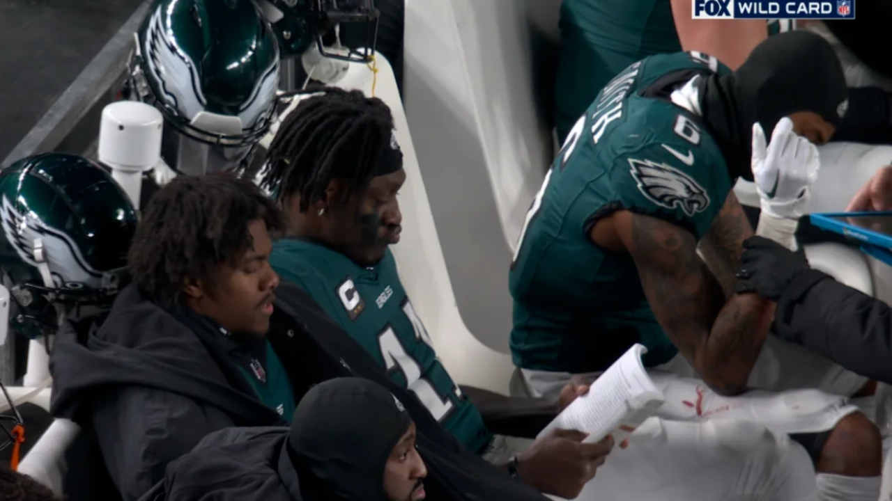 ¿Qué libro leía AJ Brown con los Eagles en los Playoffs NFL 2025?