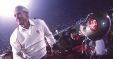 HC Bill Walsh con los San Francisco 49ers en el SB XIX