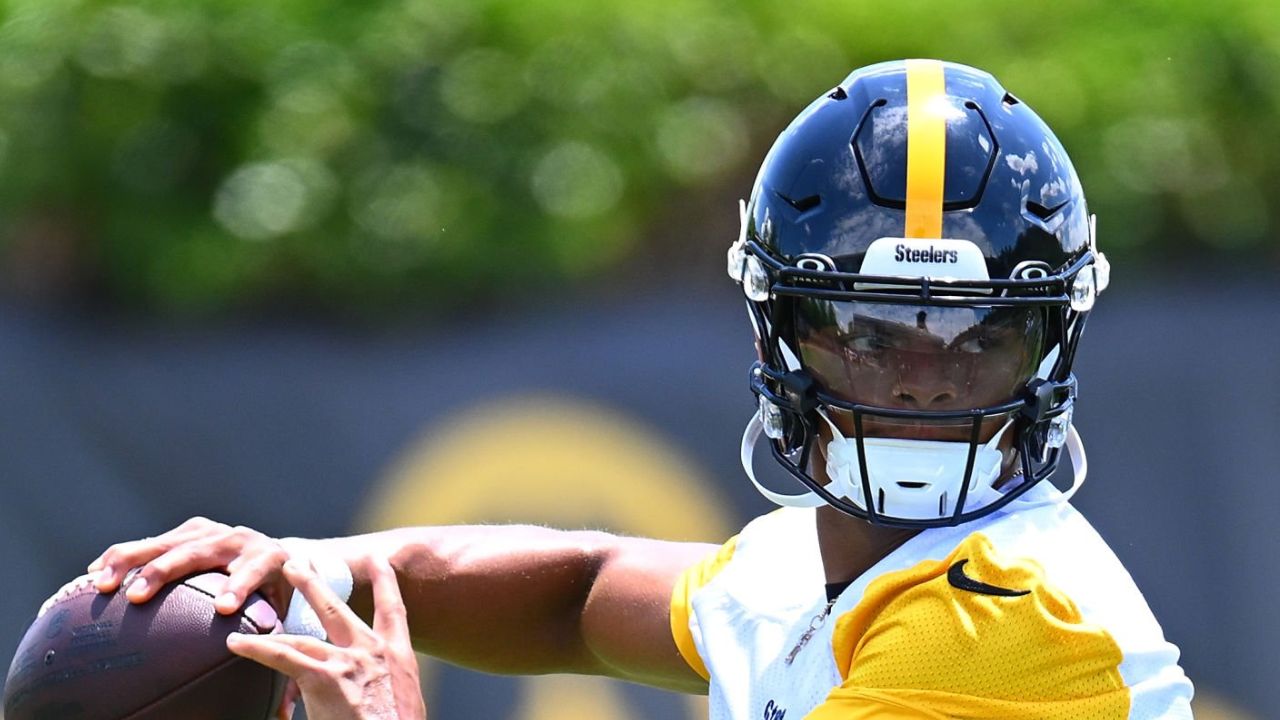 Justin Fields desaprovechó su oportunidad y Mike Tomlin lo critica