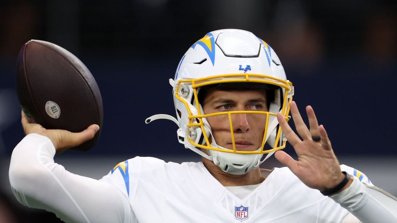 ¿Luis Perez debe ser suplente de Justin Herbert en los Chargers?