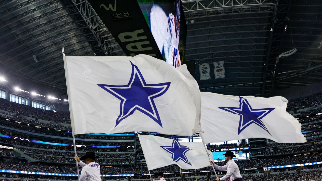 Todo se cae a pedazos para los Cowboys, ¡hasta el techo del AT&T Stadium!
