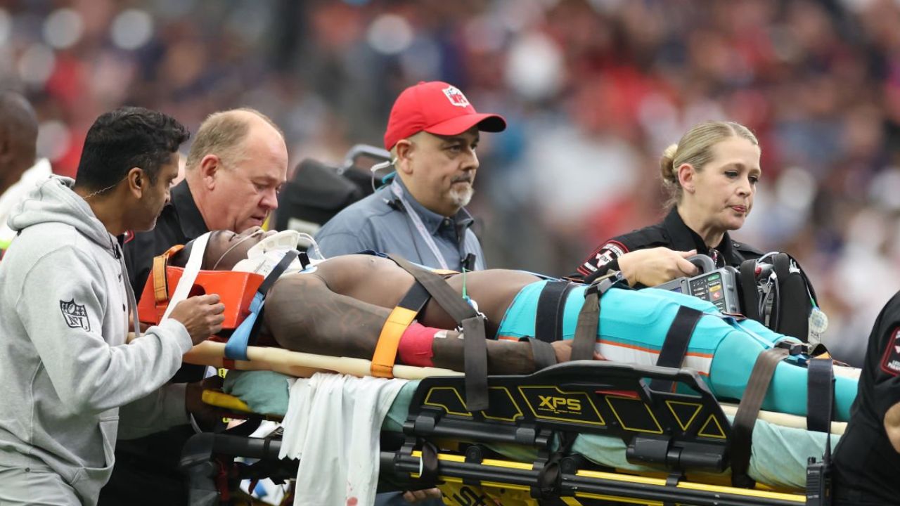 Otro golpe escandaloso: Calen Bullock lesiona a Grant DuBose en el Dolphins vs. Texans