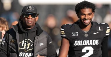 HC Deion Sanders y QB Shedeur Sanders con la Universidad de Colorado
