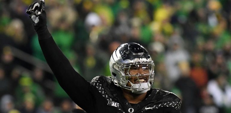 DL Derrick Harmon, Universidad de Oregon