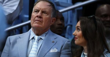 Bill Belichick y su pareja, Jordon Hudson,