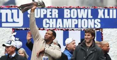 DE Michael Strahan y QB Eli Manning con los New York Giants