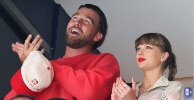 Travis Kelce y Taylor Swift en el Juego 4 de la Final de la Stanley Cup 2025 entre Panthers y Oilers