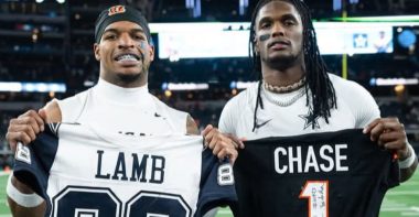Intercambio de jerseys entre el WR Ja'Marr Chase, Cincinnati Bengals (Izquierda) y el WR CeeDee Lamb, Dallas Cowboys (derecha)