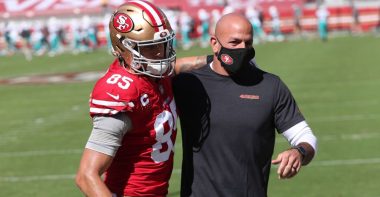 TE George Kittle y DC Robert Saleh con los San Francisco 49ers en octubre de 2020