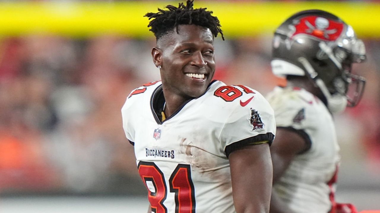 Antonio Brown huye de Estados Unidos tras ser buscado por autoridades