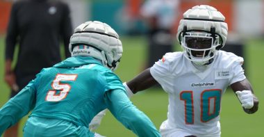 CB Jalen Ramsey (5) y WR Tyreek Hill (10), Miami Dolphins