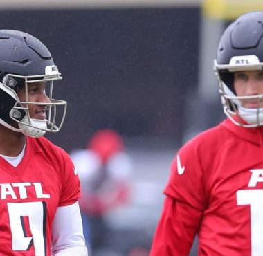 QB Michael Penix Jr., y QB Kirk Cousins, Atlanta Falcons