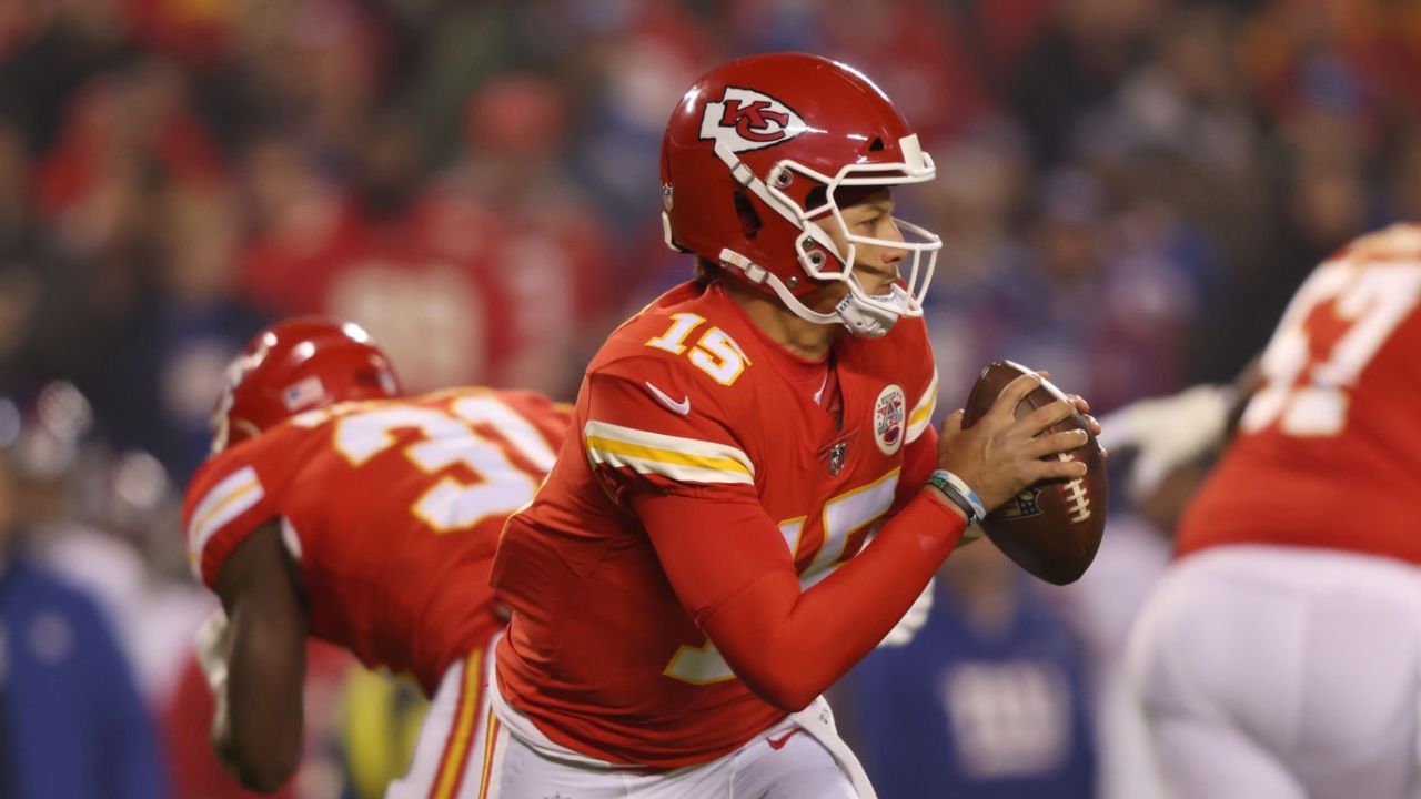 Patrick Mahomes es comparado con Daniel Jones por Joe Schoen