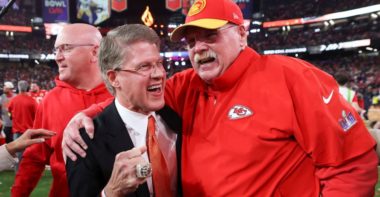 Dueño Clark Hunt, y HC Andy Reid, Kansas City Chiefs
