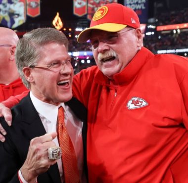 Dueño Clark Hunt, y HC Andy Reid, Kansas City Chiefs