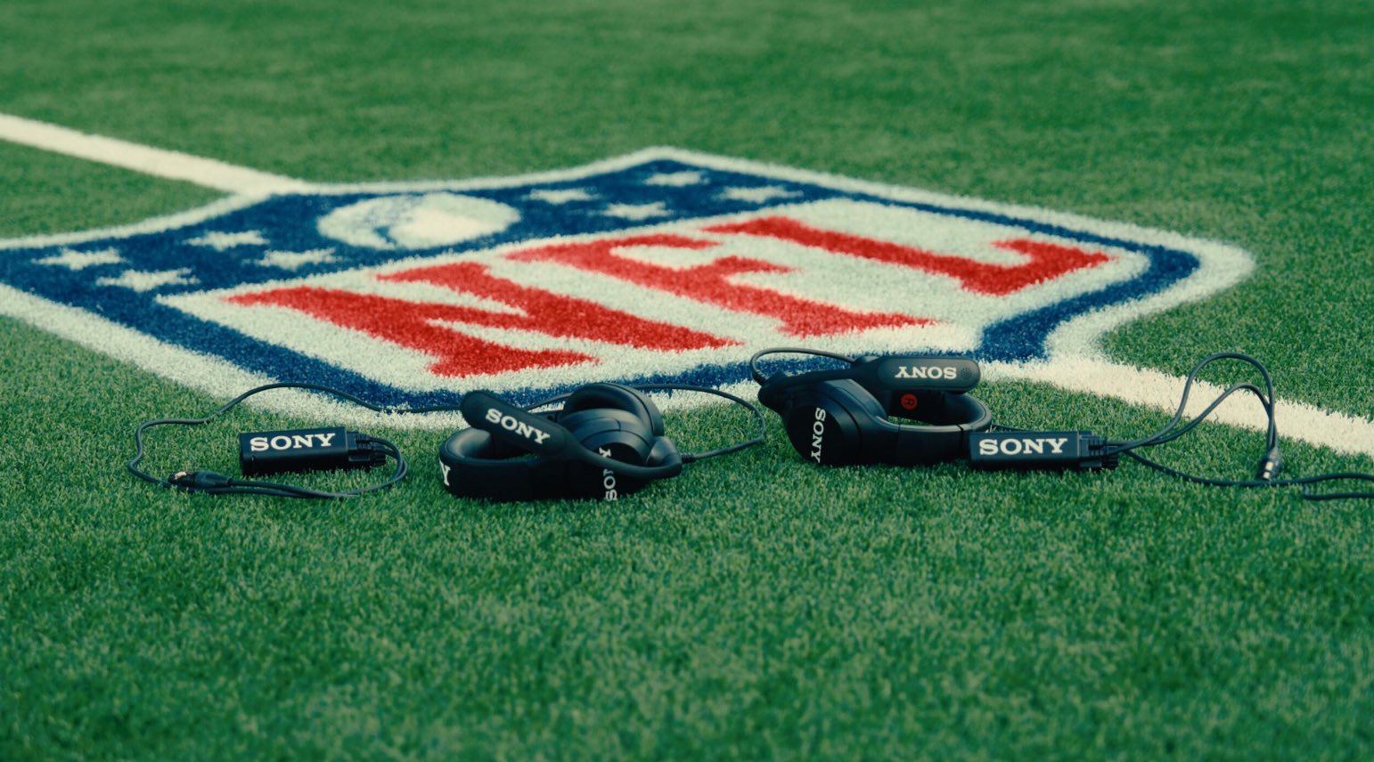 Sony lanza nuevos audífonos para la temporada 2025 de la NFL