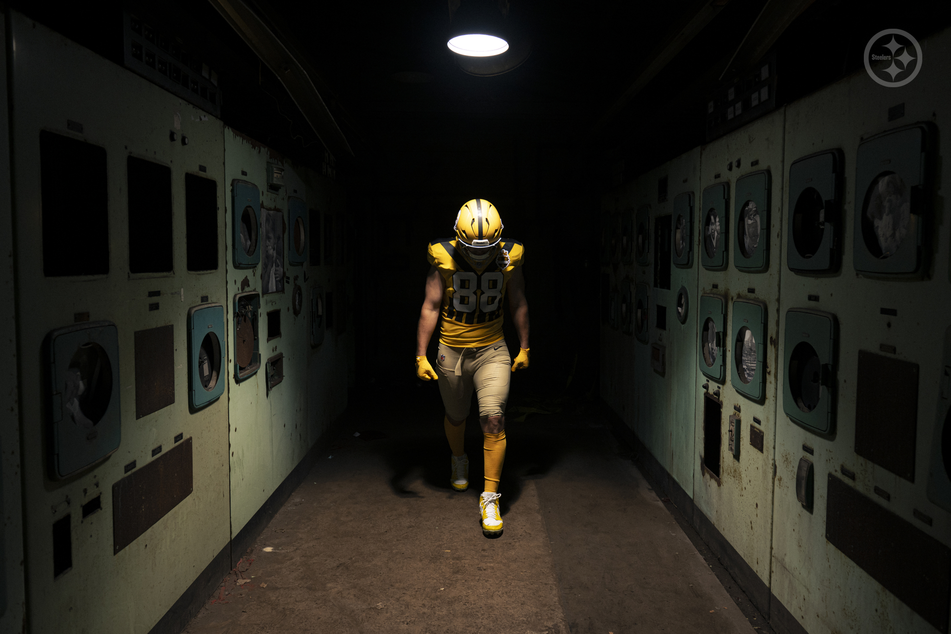 Steelers presentan uniforme retro inspirado en el pasado