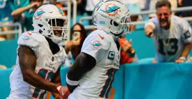 QB Tyreek Hill (centro), Miami Dolphins