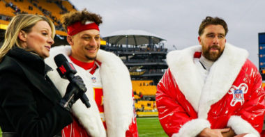 QB Patrick Mahomes (izquierda), TE Travis Kelce (derecha), Kansas City Chiefs