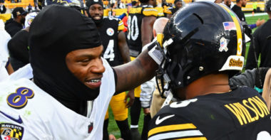 QB Lamar Jackson (izquierda), QB Russell Wilson (derecha), Pittsburgh Steelers