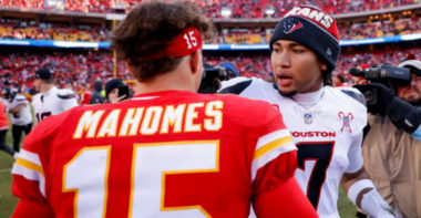 QB Patrick Mahomes (izquierda), QB C.J. Stroud (derecha)