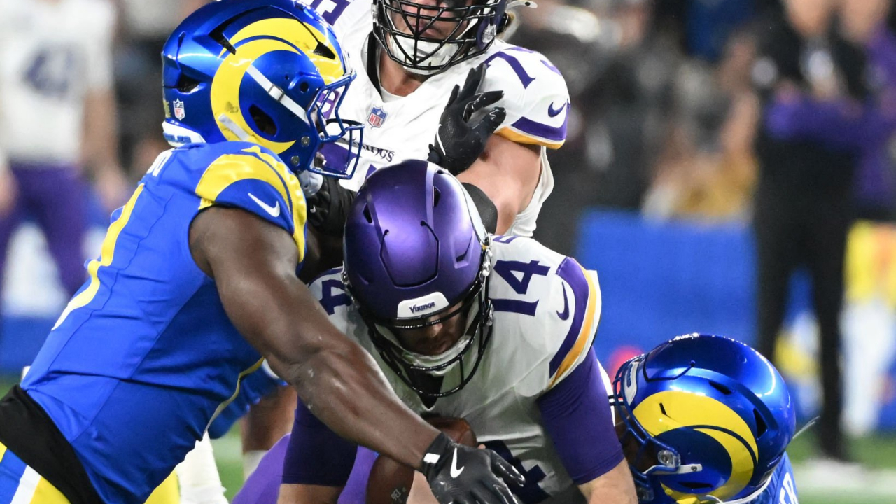 Rams con una defensiva históricamente dominante eliminan a Vikings y avanzan a ronda Divisional NFL