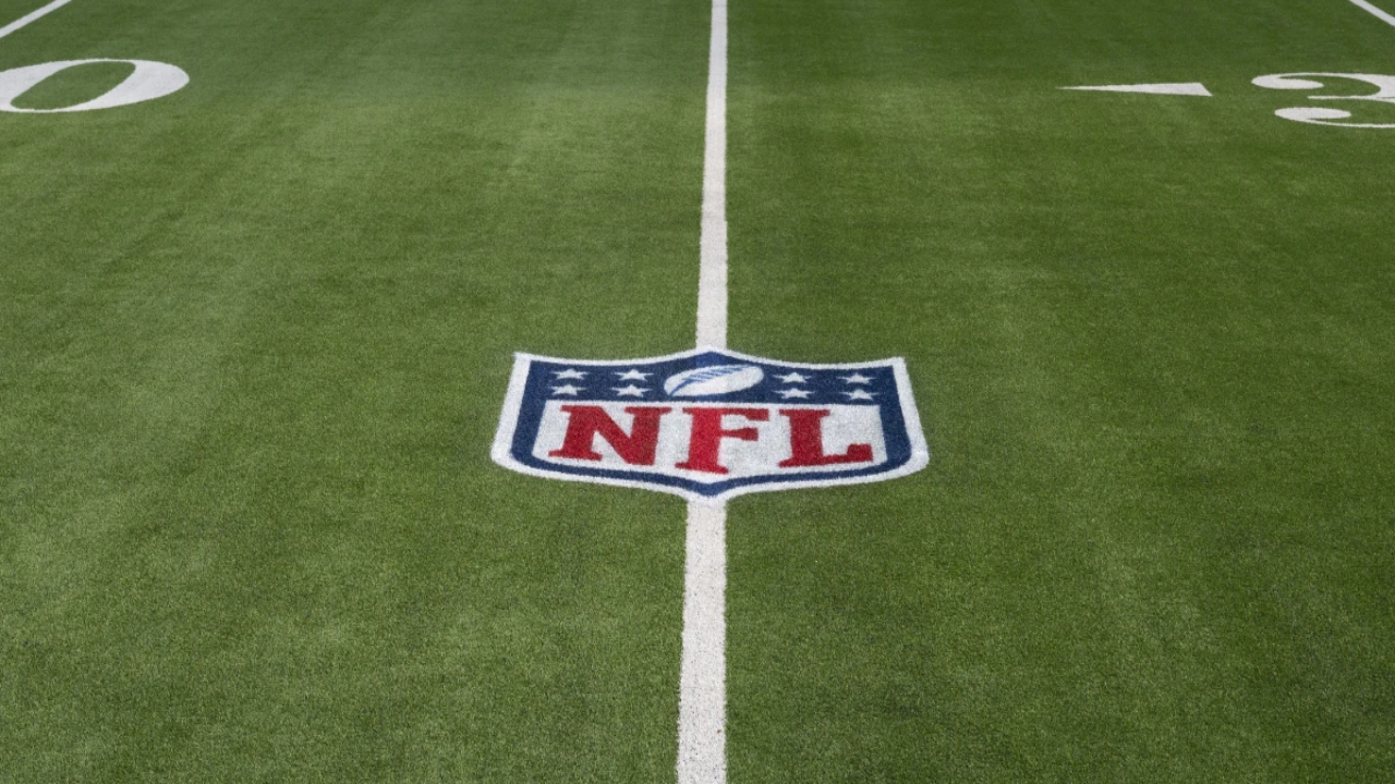 Sindicato de jugadores “presiona” a la NFL para jugar en pasto natural