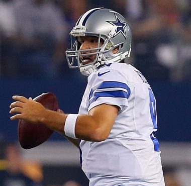 QB Tony Romo con los Dallas Cowboys en 2014