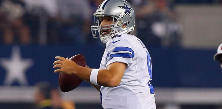 QB Tony Romo con los Dallas Cowboys en 2014