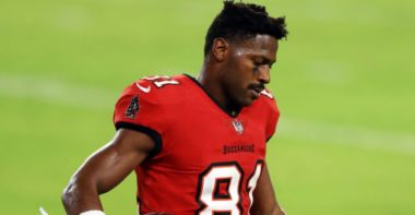 WR Antonio Brown con los Tampa Bay Buccaneers