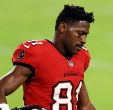 WR Antonio Brown con los Tampa Bay Buccaneers