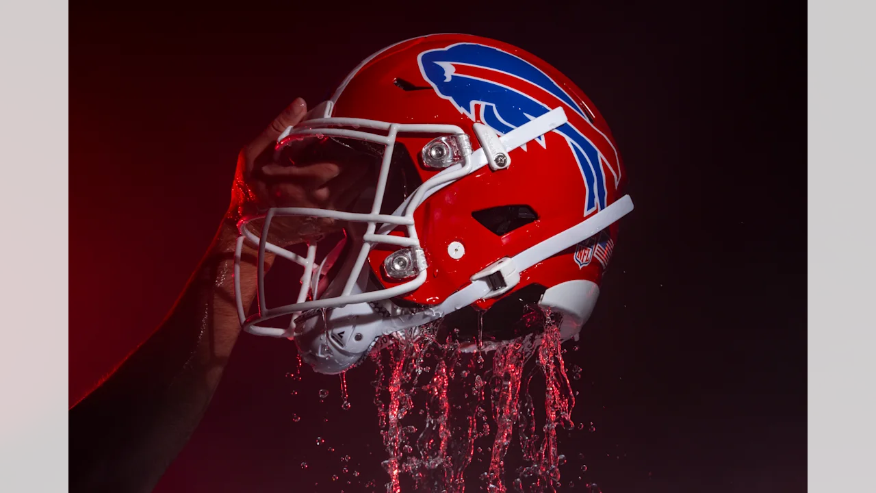 Bills anuncian el regreso del casco rojo y uniformes retro para la temporada 2025