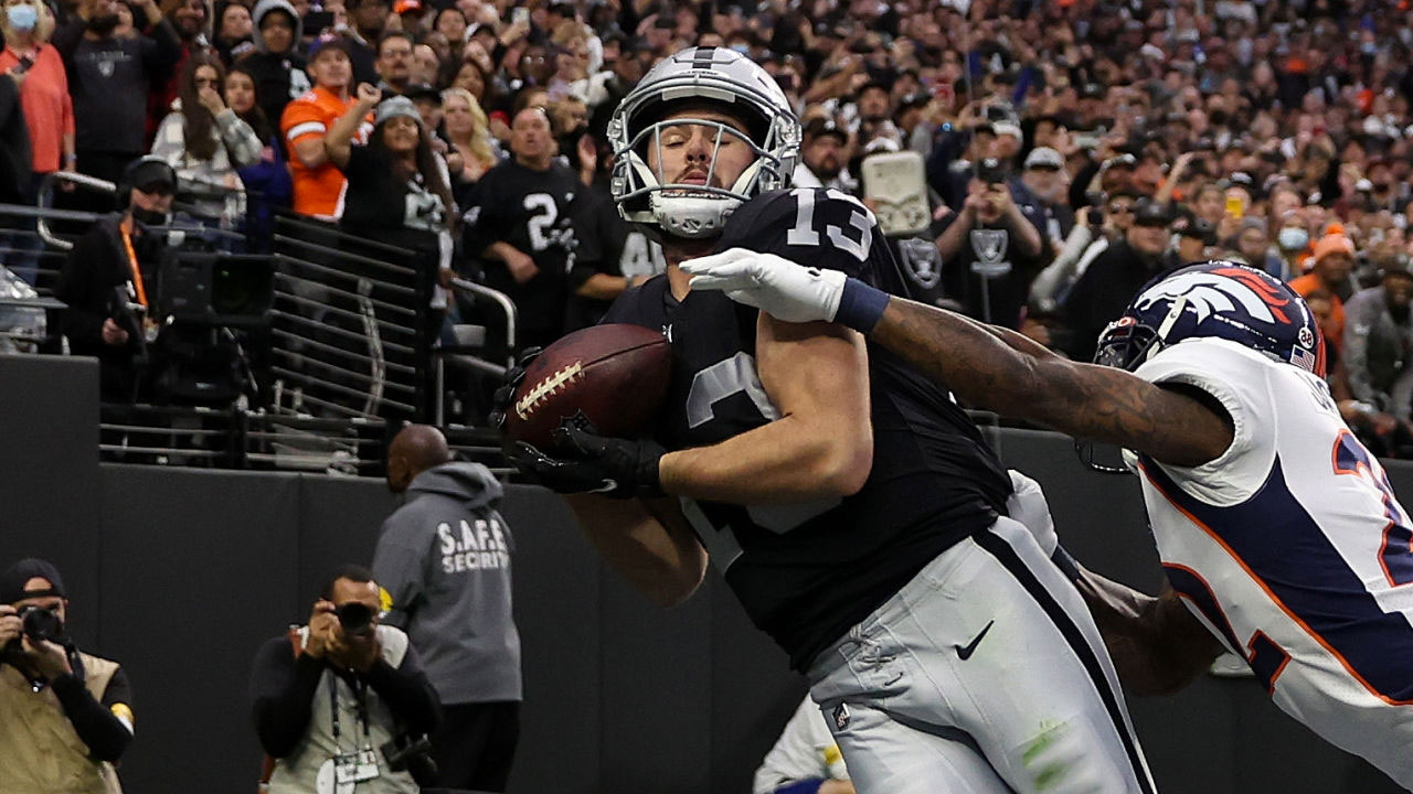 WR Hunter Renfrow con Las Vegas Raiders.